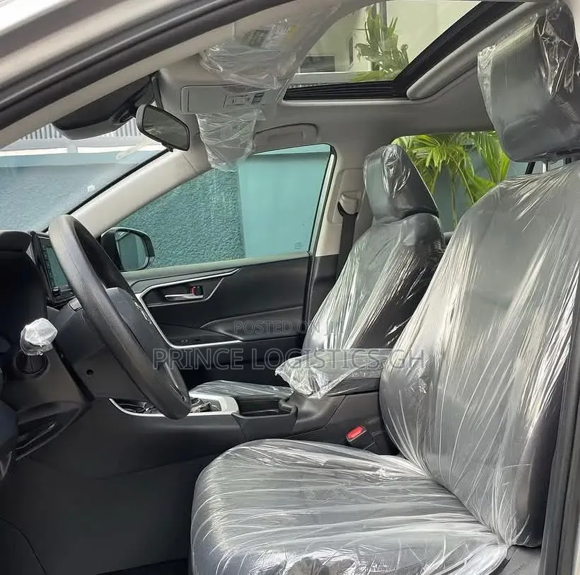 Toyota RAV4 XLE 2021 Silver