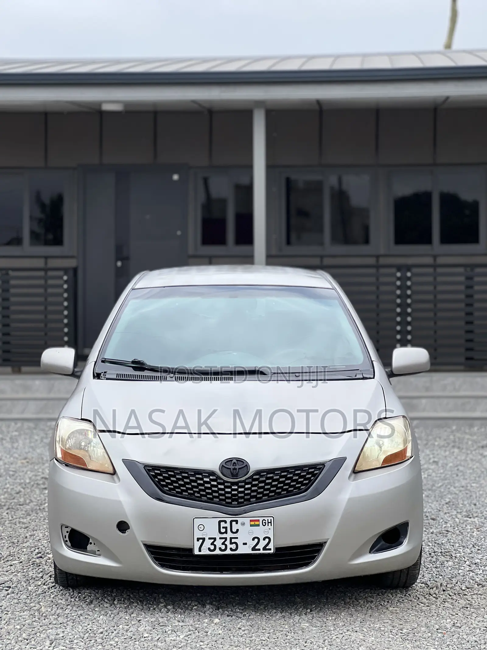 Toyota Yaris Base Sedan 4dr 2010 Silver
