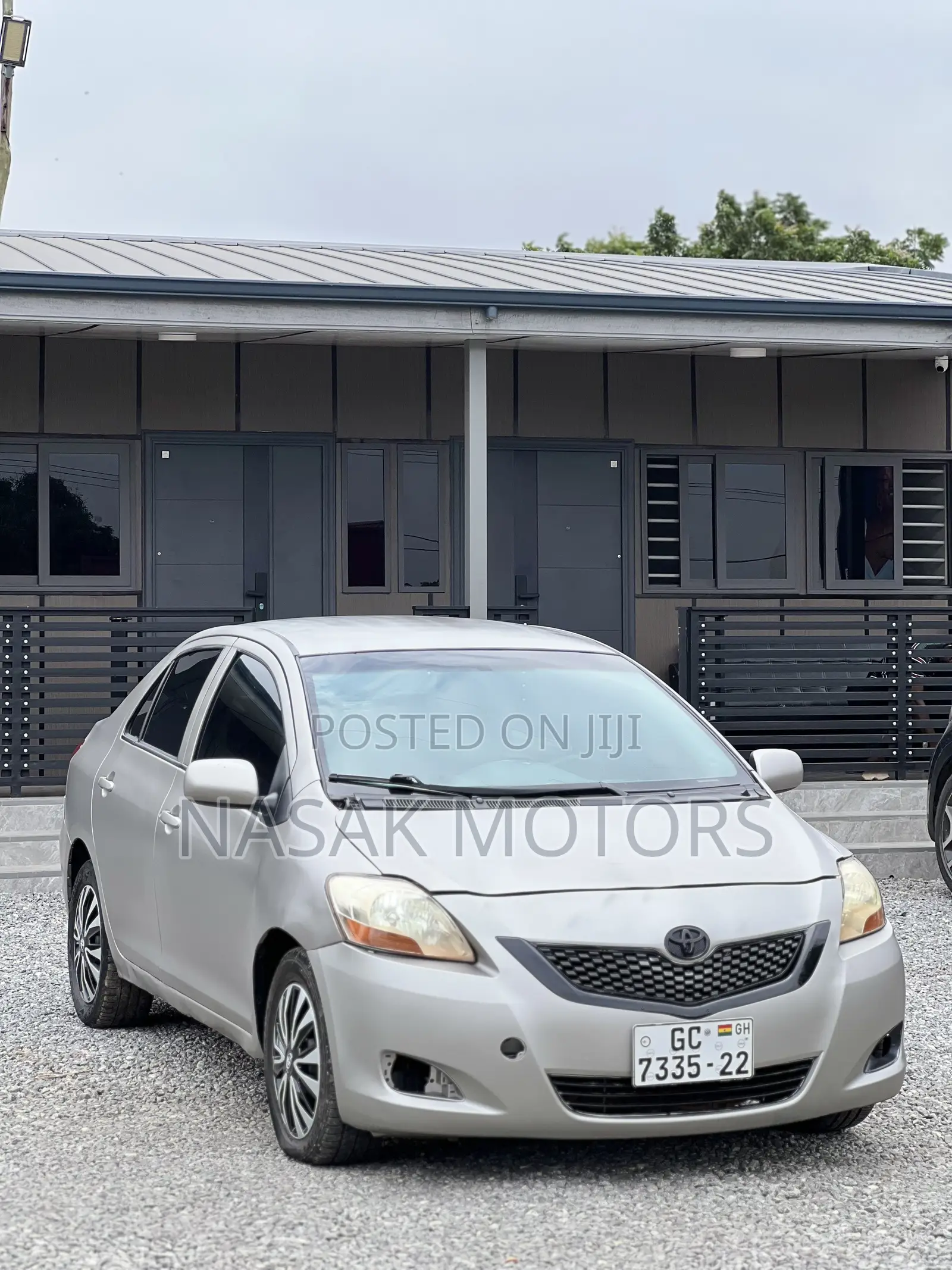 Toyota Yaris Base Sedan 4dr 2010 Silver