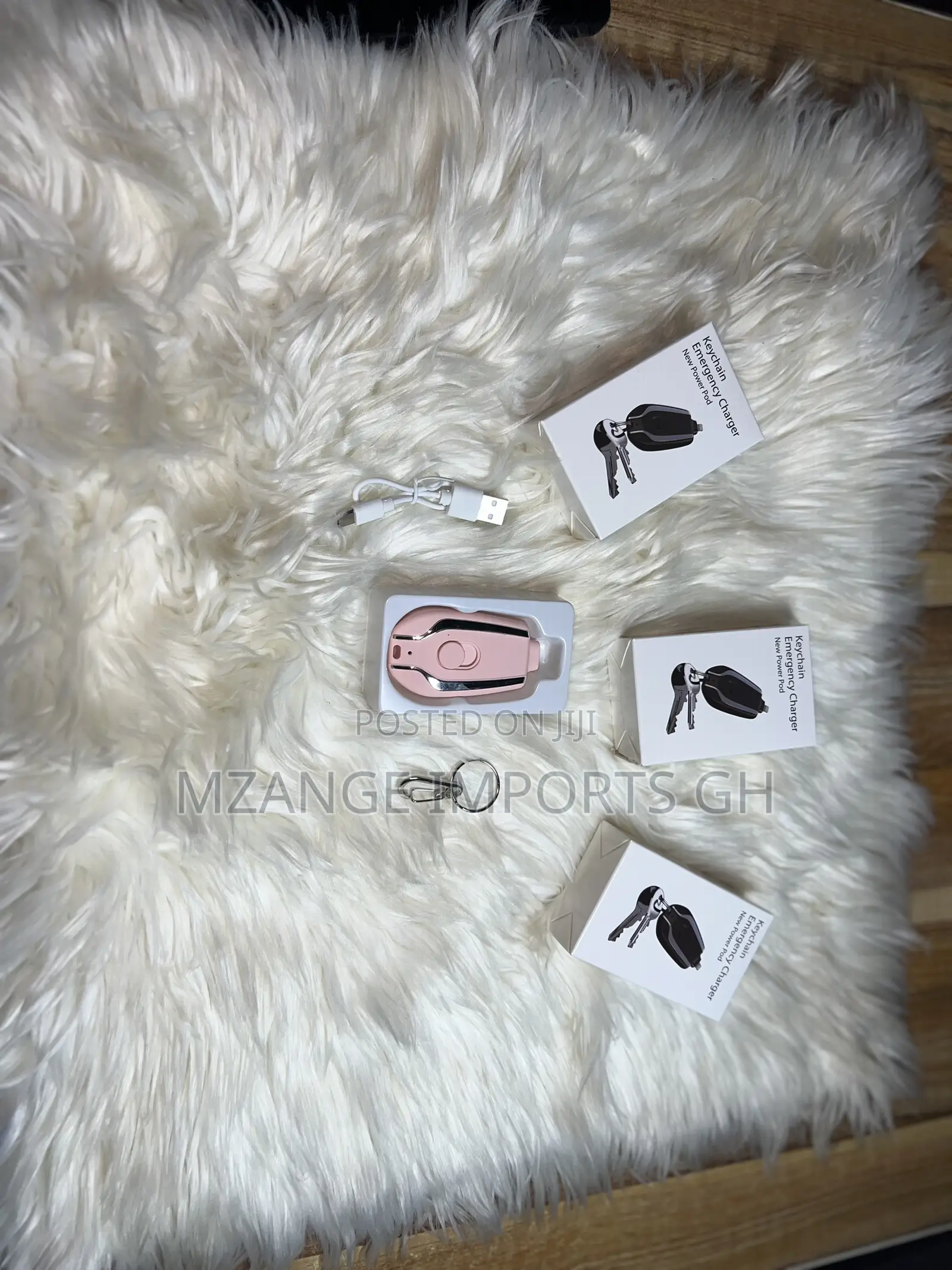 1500mah Emergency Key Chain Power Bank for iPhone and Type C Android