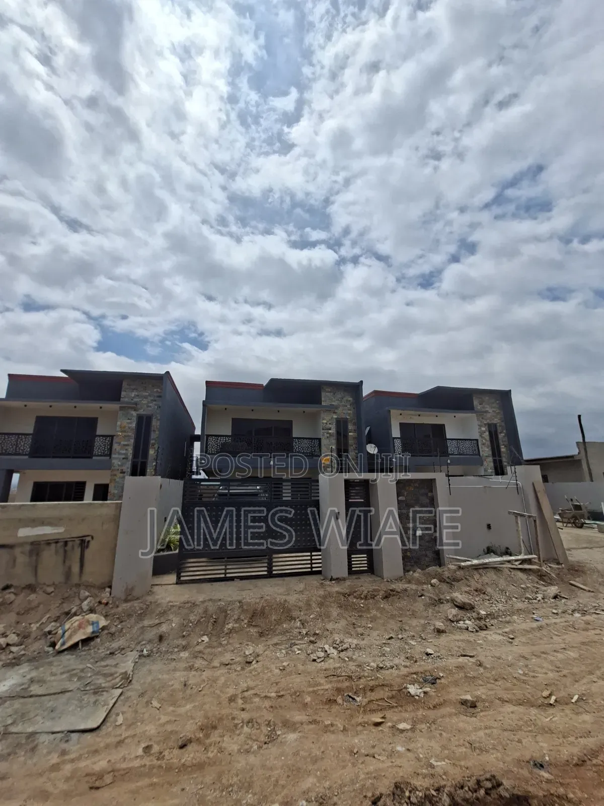 4bdrm Duplex in Kent Homes, Accra Metropolitan for sale