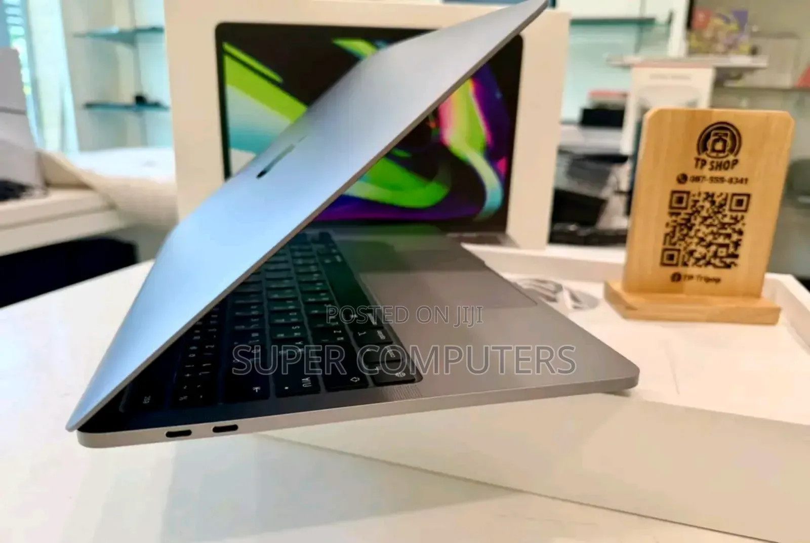 New Laptop Apple MacBook Pro 2020 16GB Intel Core i7 SSD 512GB