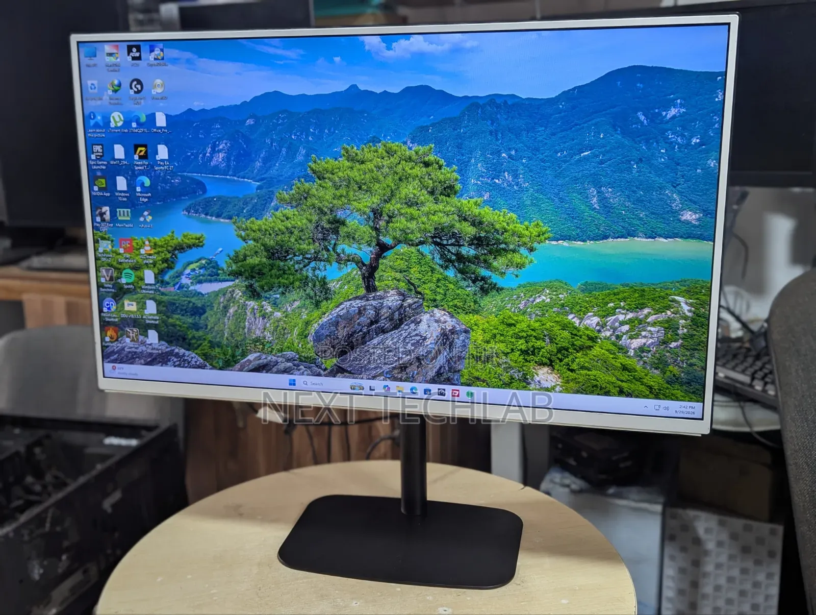 LG electriQ eiQ-32MFF144