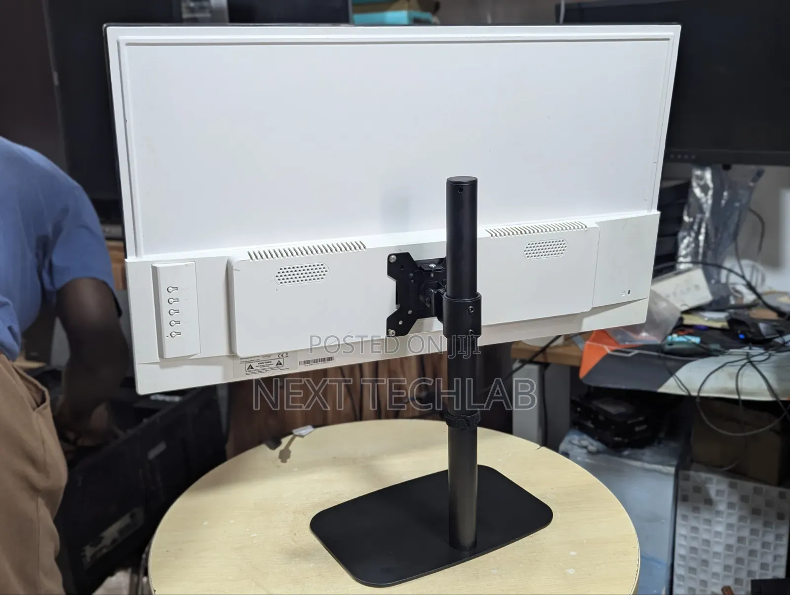 LG electriQ eiQ-32MFF144