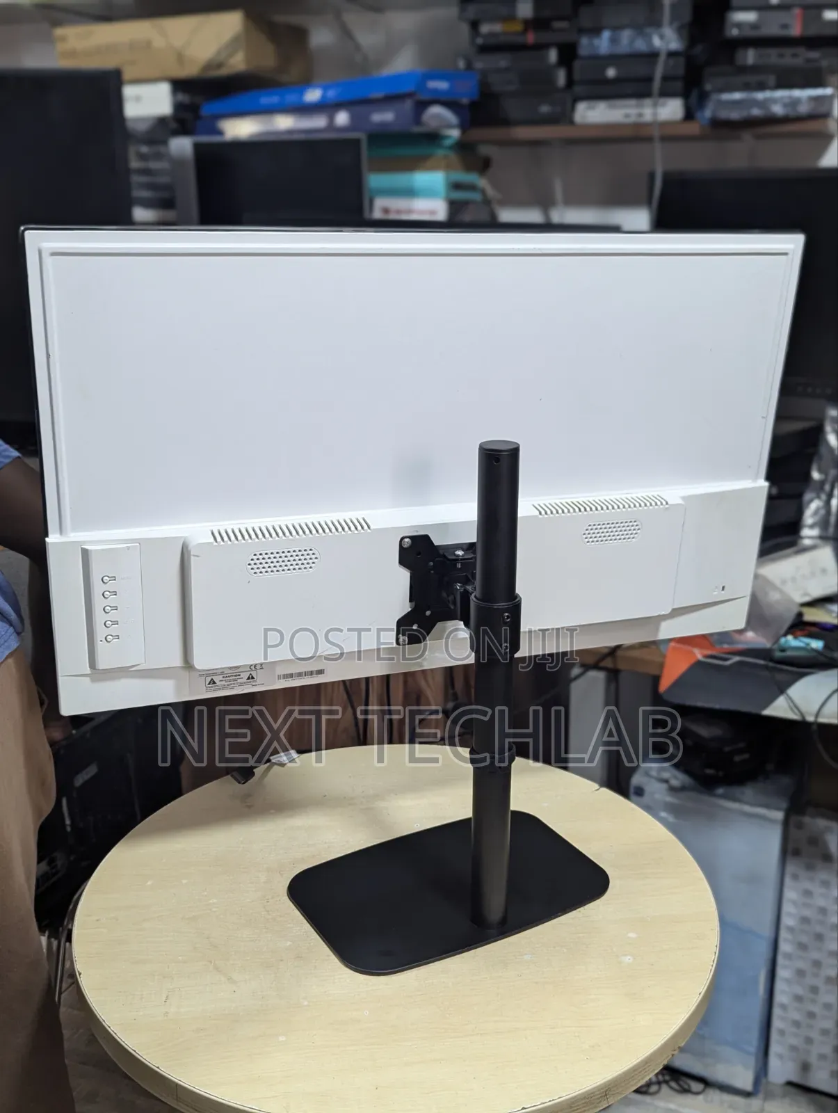 LG electriQ eiQ-32MFF144