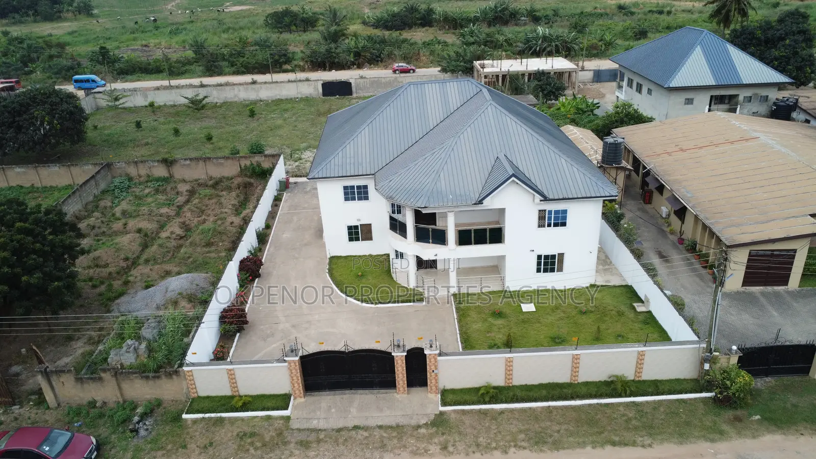 10bdrm House in Pokuase Kumasi Road, Accra Metropolitan for sale