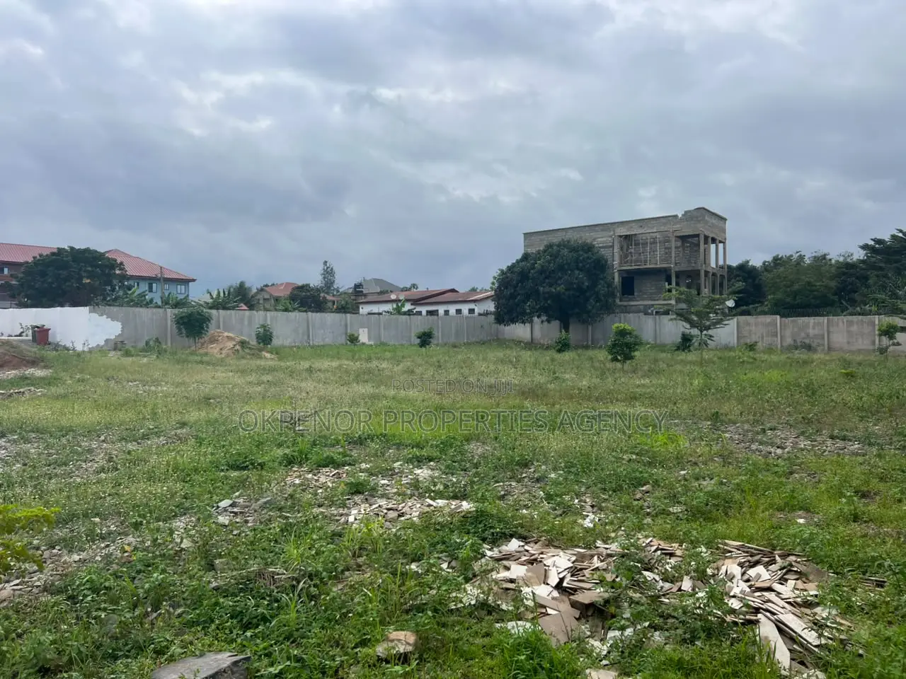 10bdrm House in Pokuase Kumasi Road, Accra Metropolitan for sale