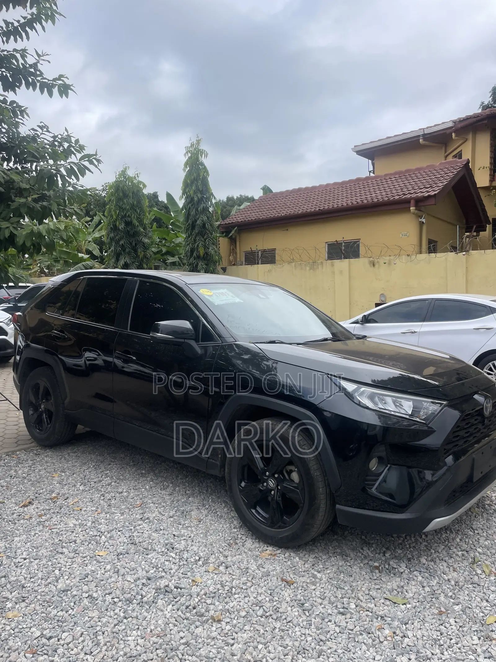 Toyota RAV4 XLE FWD 2020 Black