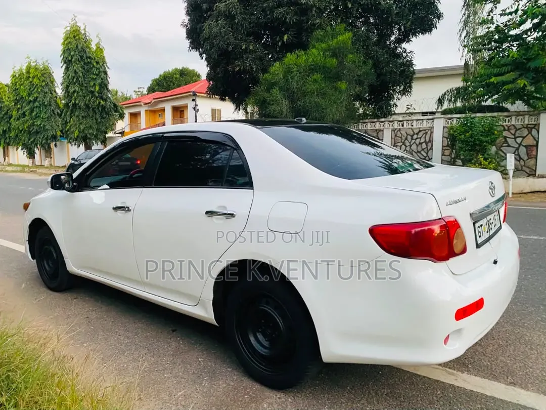 Toyota Corolla 2010 White