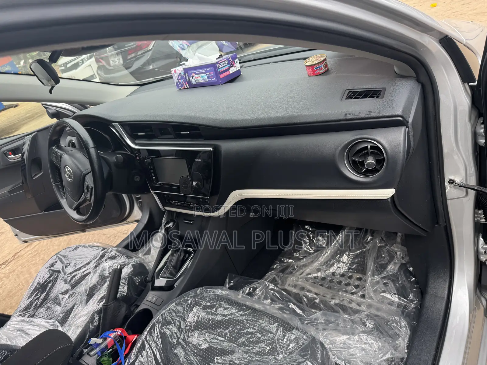 Toyota Corolla LE (1.8L 4cyl 2A) 2018 Silver