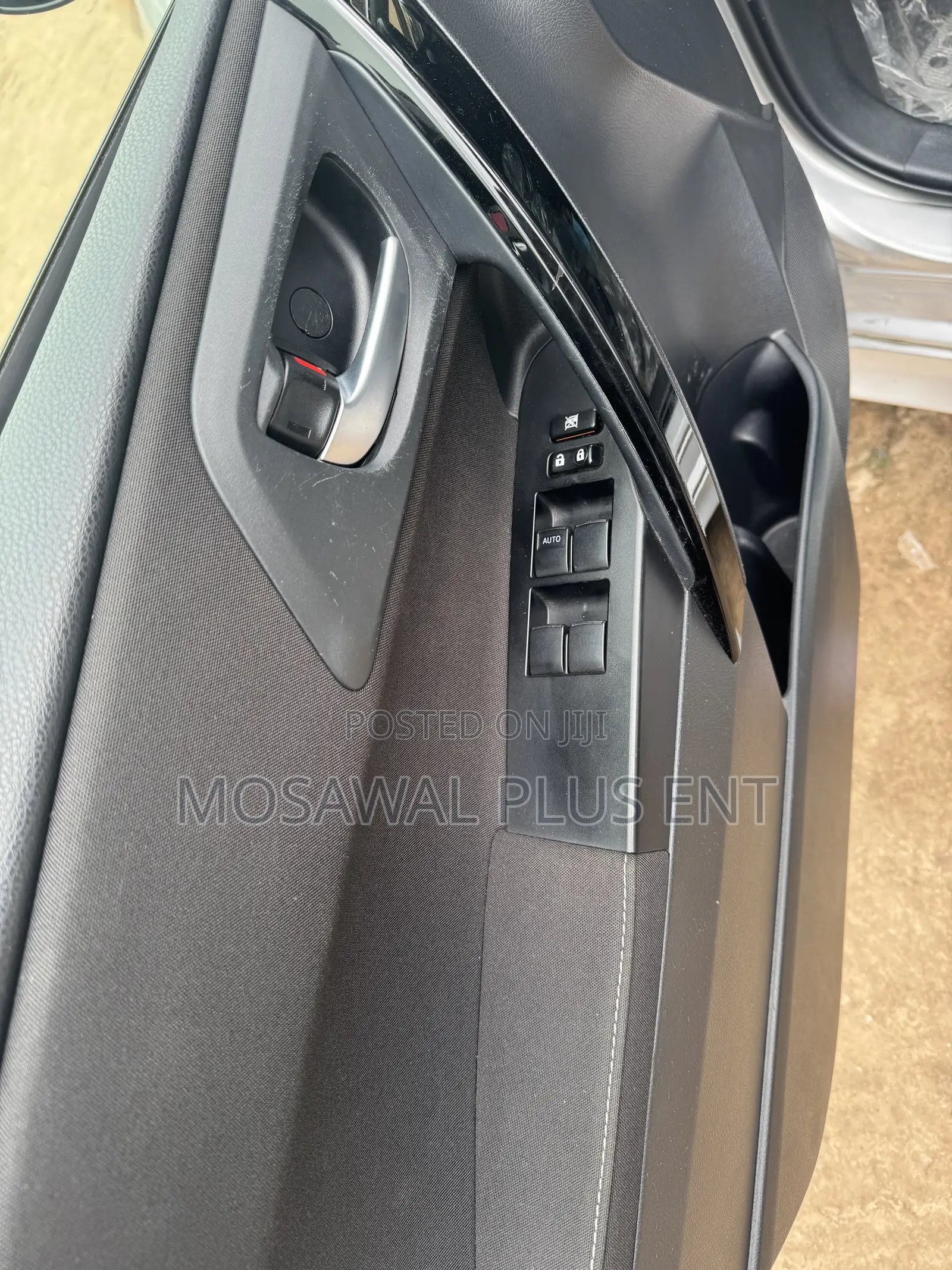 Toyota Corolla LE (1.8L 4cyl 2A) 2018 Silver