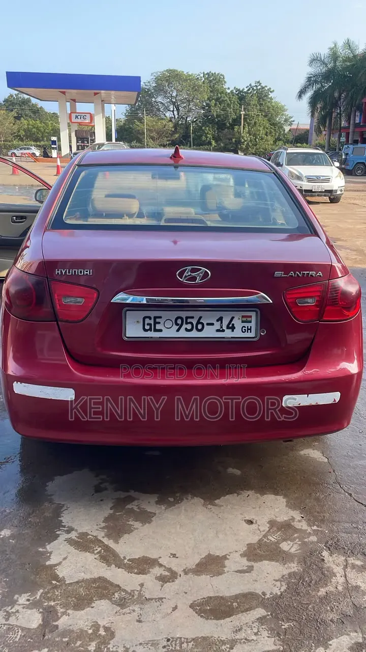 Hyundai Elantra 2009 Red