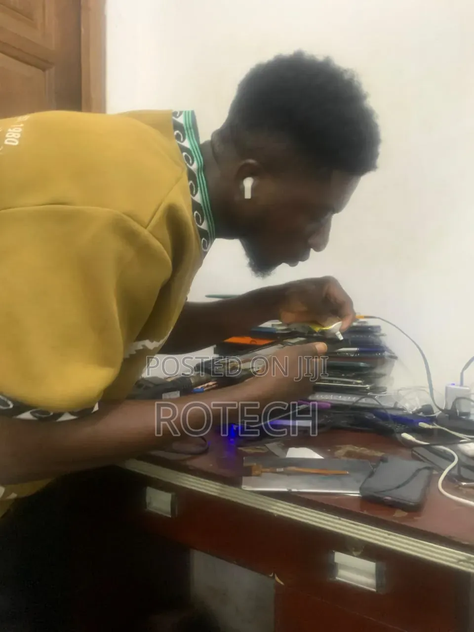 Original Phone Screen Replacement - All Models - Accra Circle Fast Fix