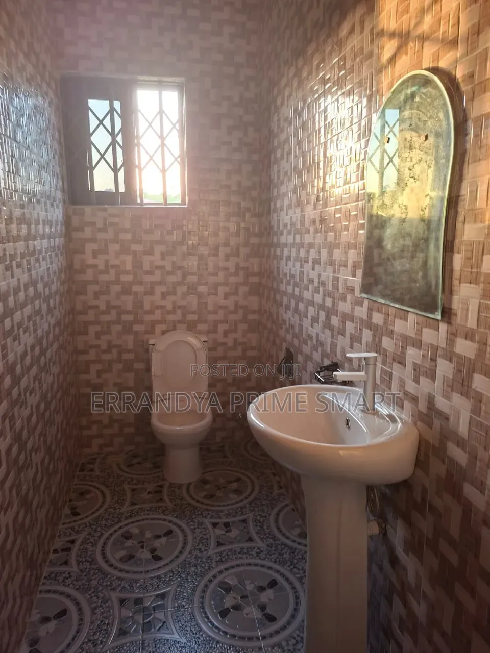 8bdrm House in Ofankor, Toll Booth for sale