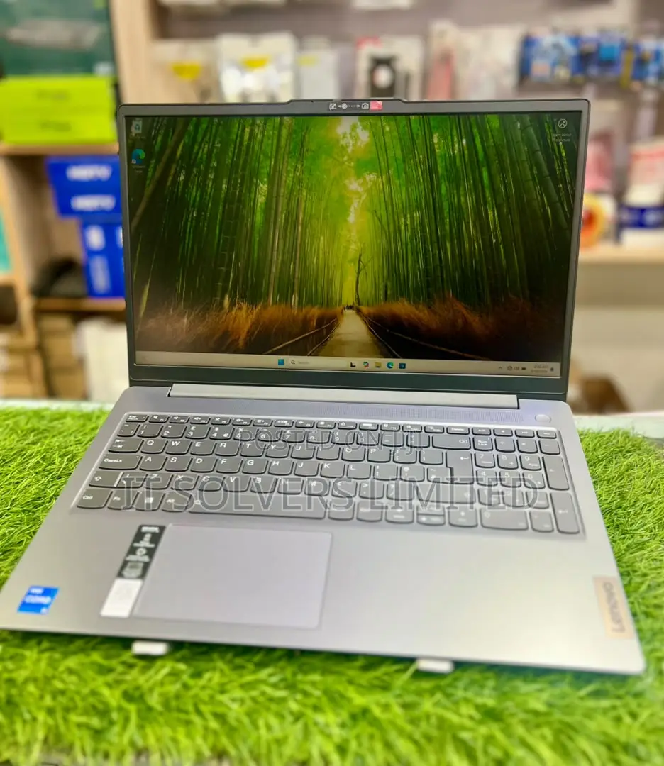 New Laptop Lenovo Ideapad 3 8GB Intel Core i5 SSD 512GB