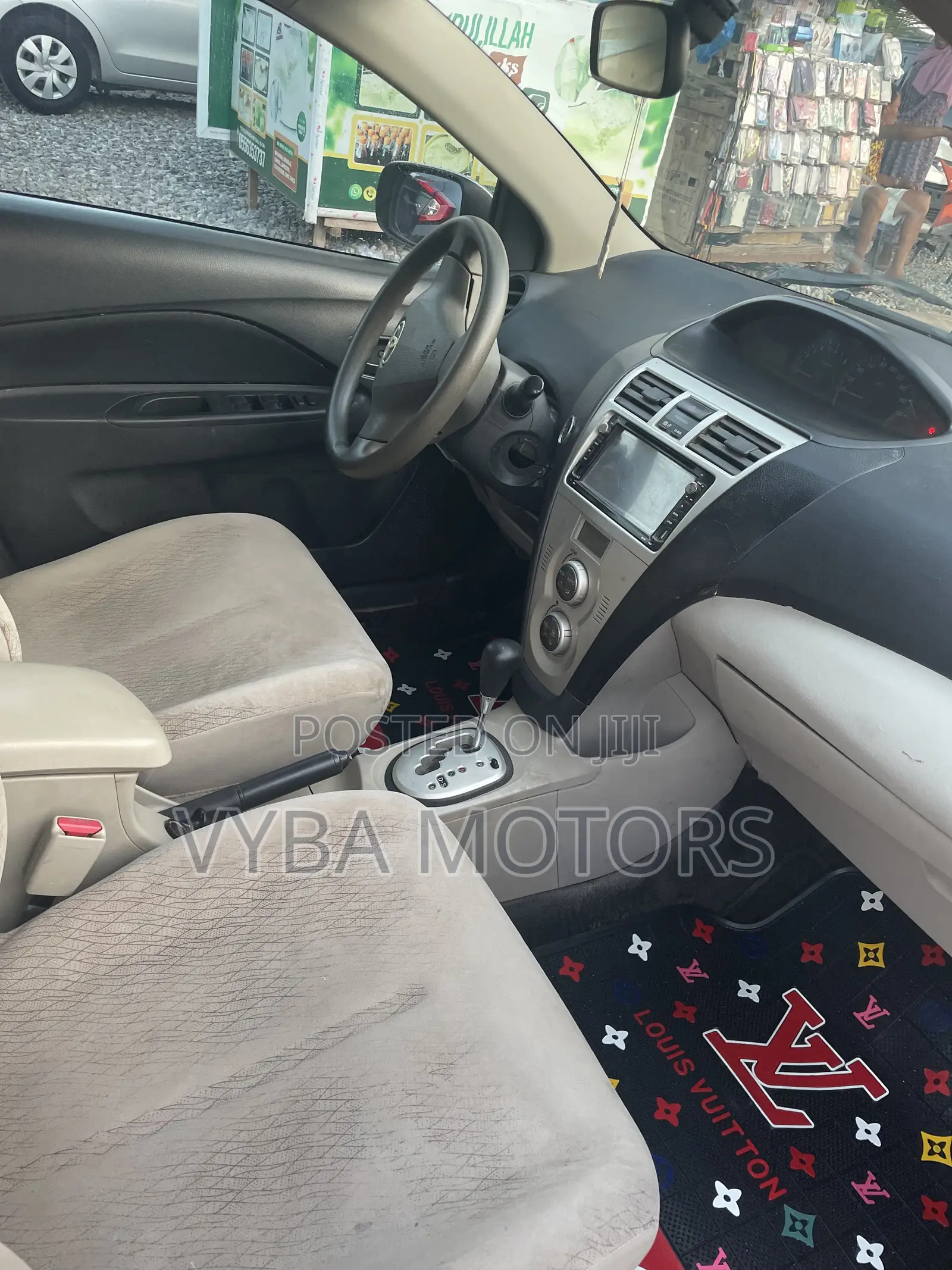Toyota Belta 2010 Silver