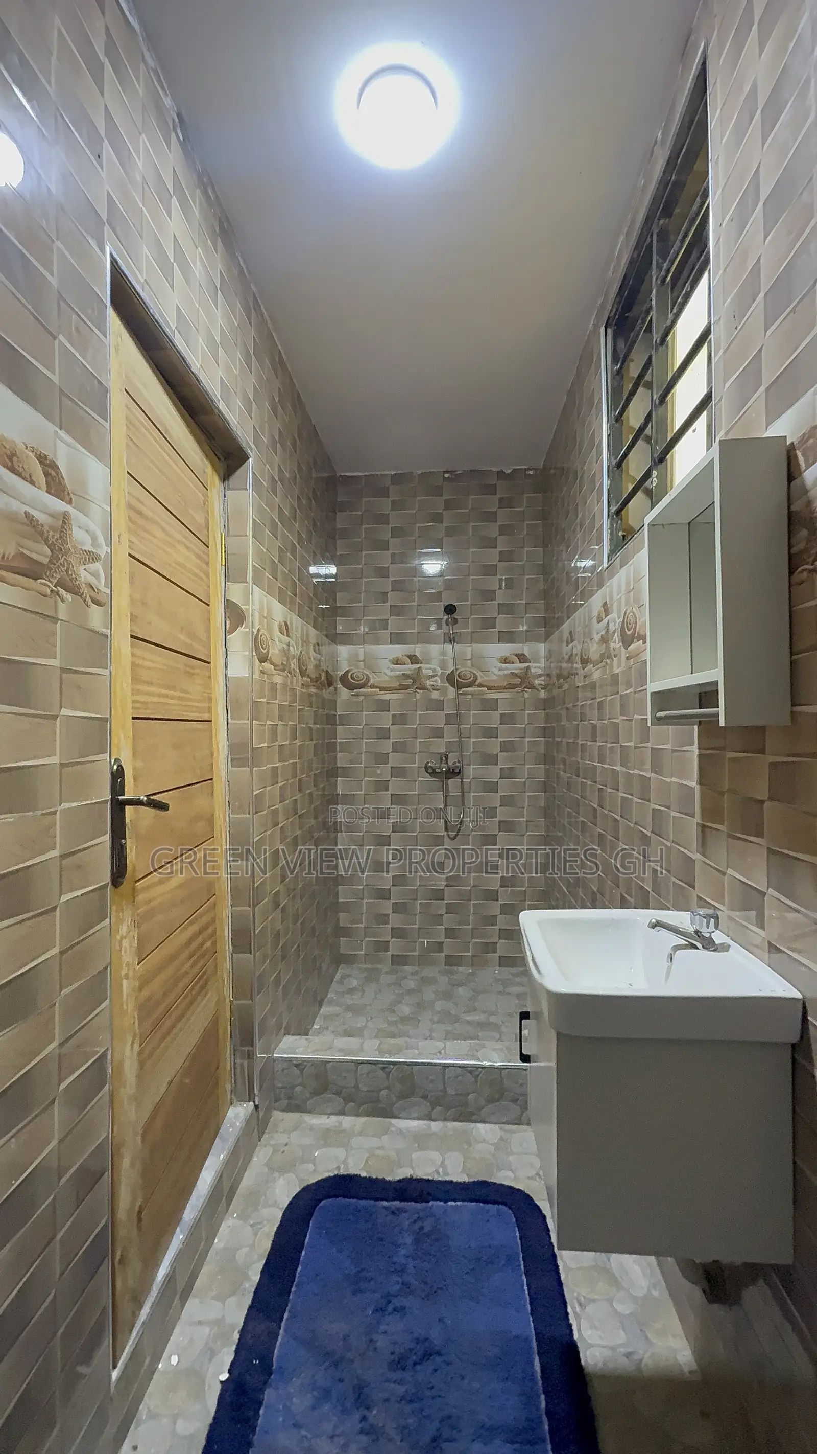 2bdrm Apartment in West Hills Mall Area for rent