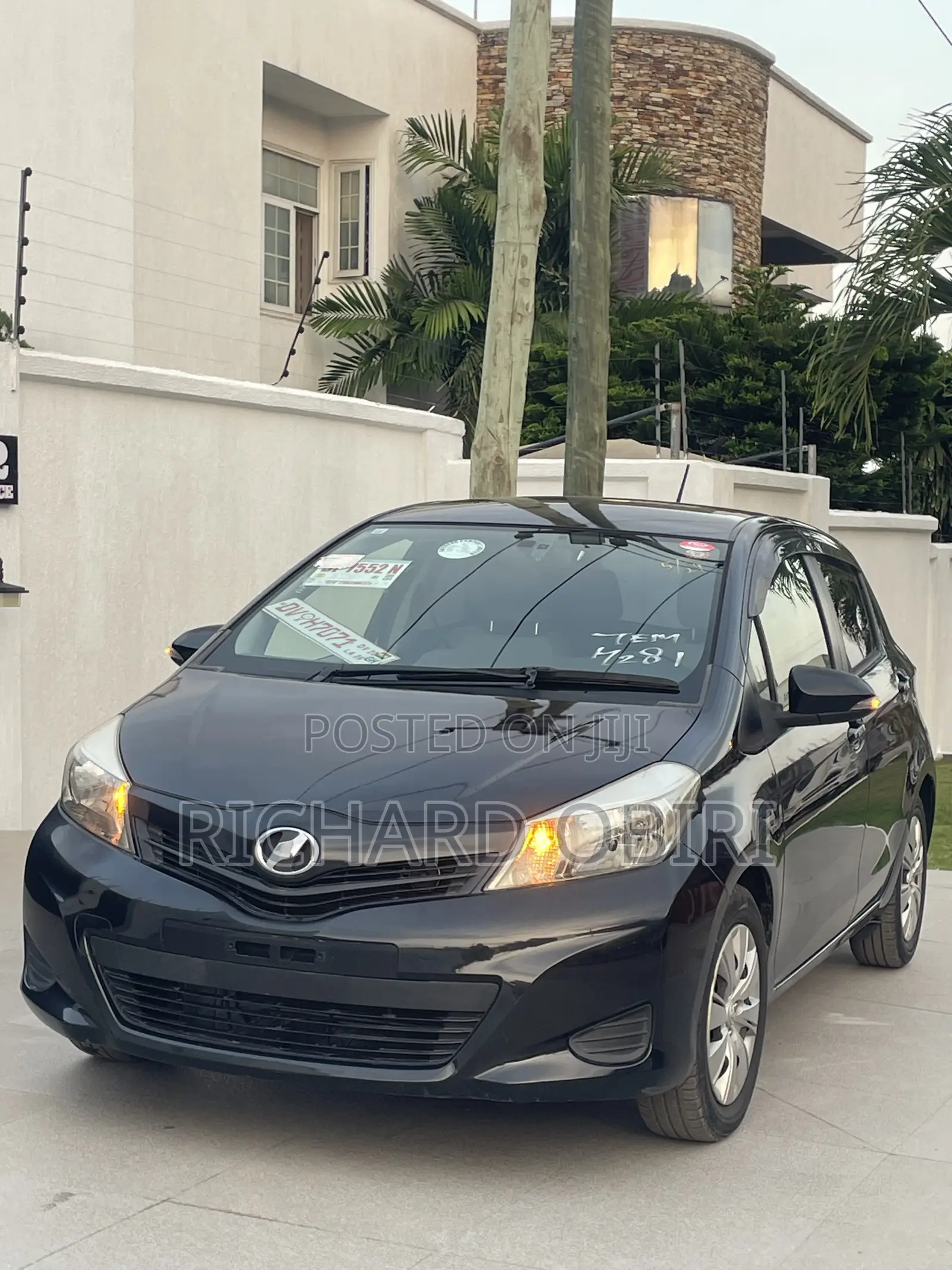 Toyota Vitz 1.3 AWD 5dr 2013 Black