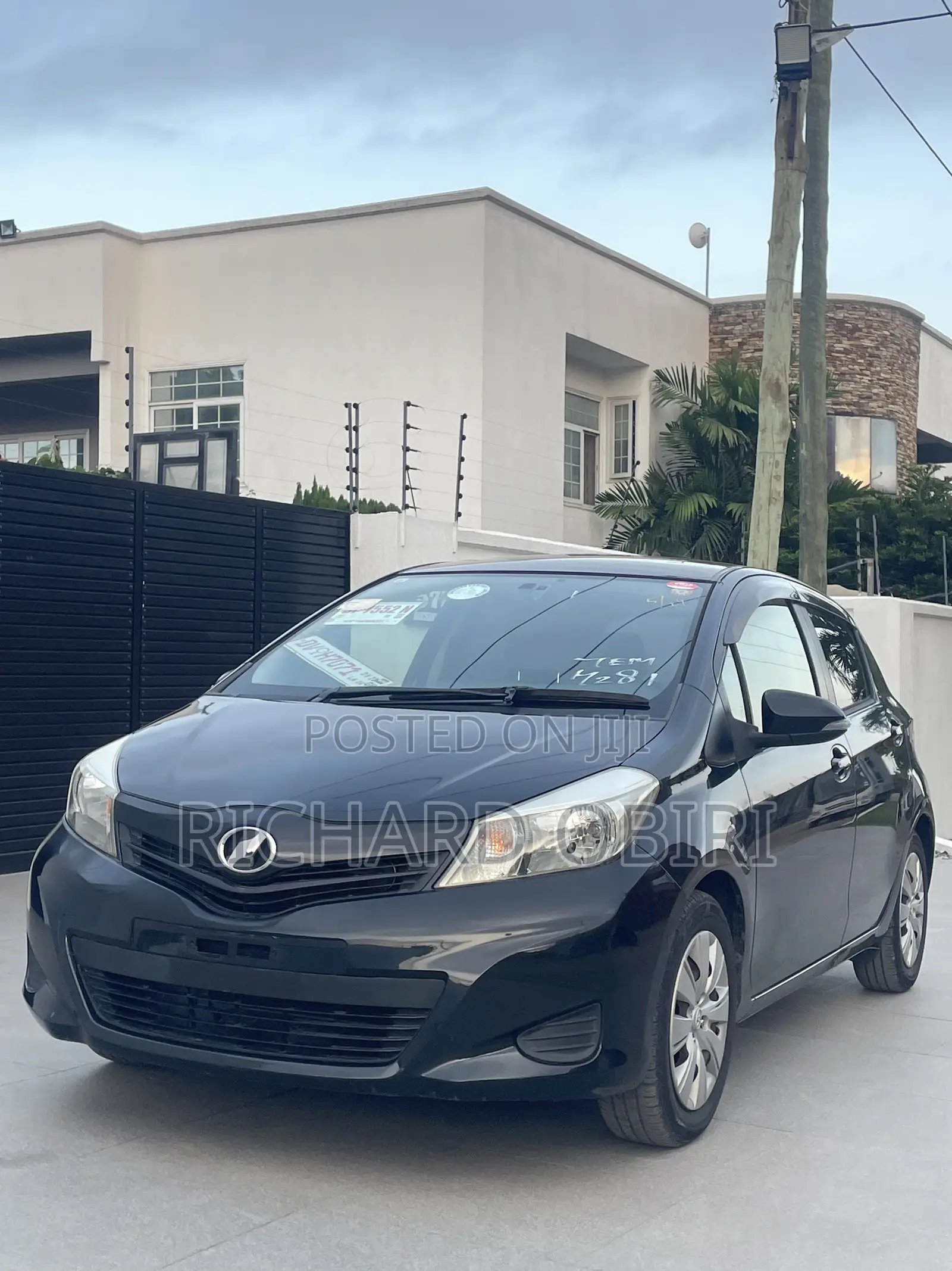 Toyota Vitz 1.3 AWD 5dr 2013 Black