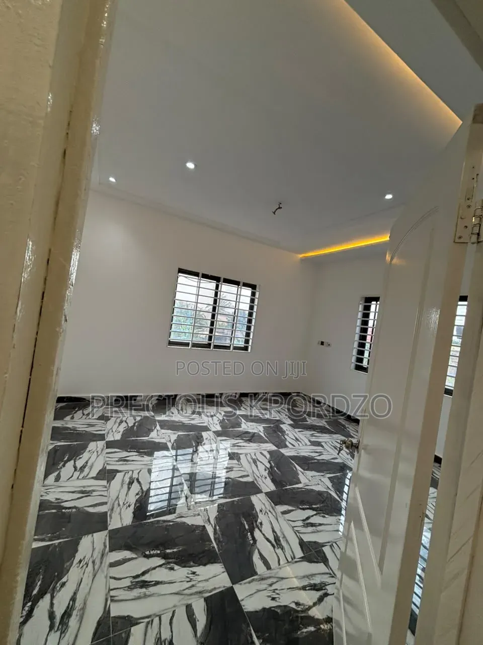 1bdrm Room & Parlour in Lakeside for rent
