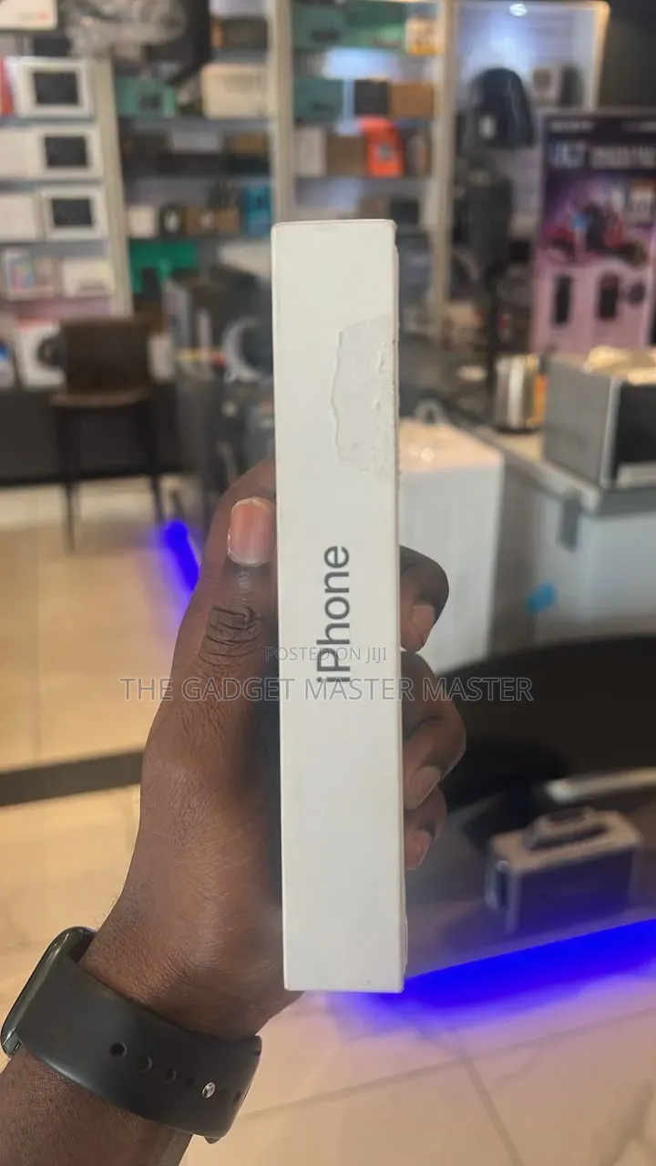 New Apple iPhone 16e 128 GB