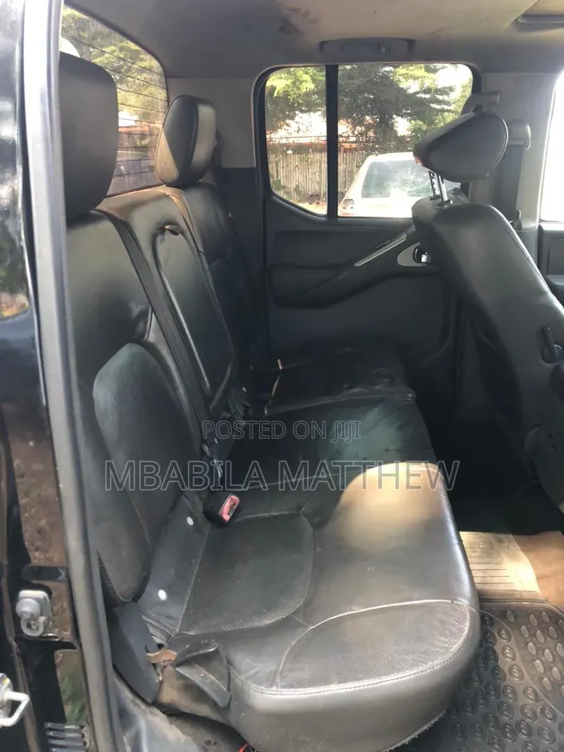 Nissan Navara 2013 Black
