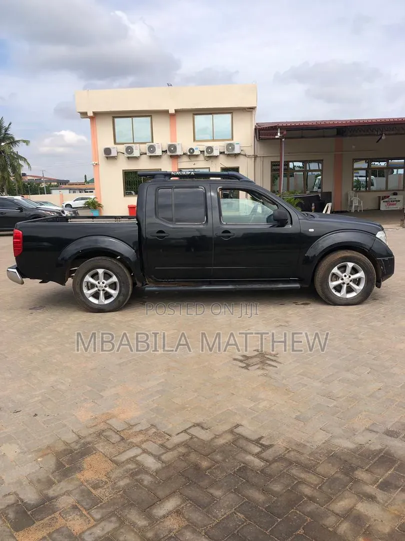 Nissan Navara 2013 Black