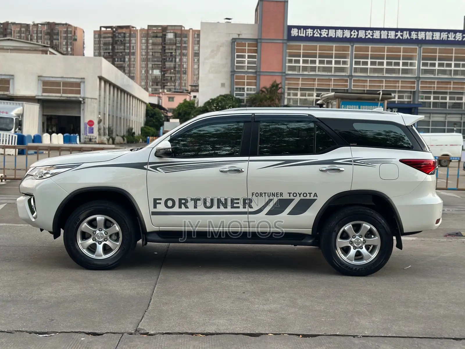 Toyota Fortuner 2.7 AWD 2019 White