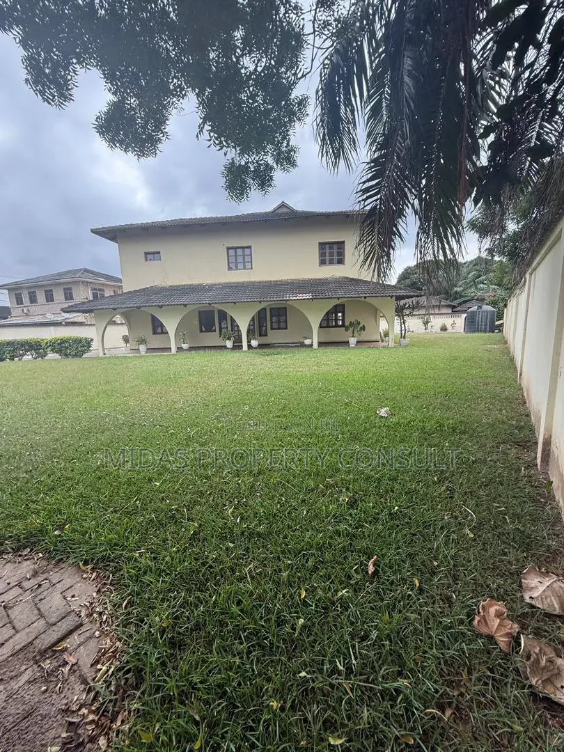 6bdrm House in Tesano Club, Abeka for sale