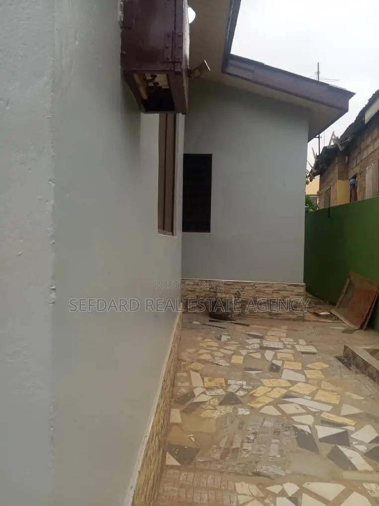 3bdrm House in Sefdard Properties, Ablekuma for rent