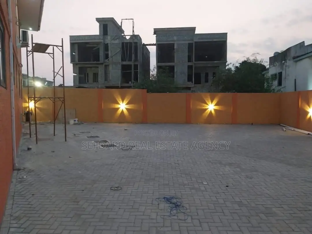 6bdrm Duplex in Sefdard Properties, Asylum Down for rent