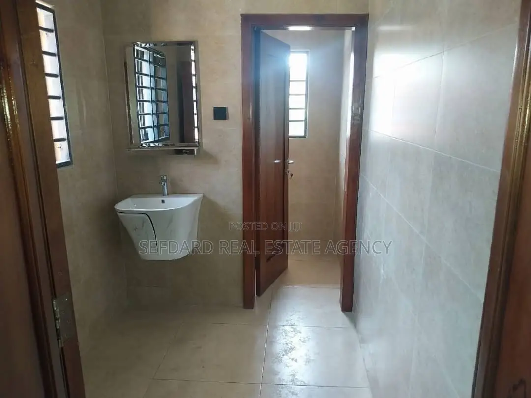 6bdrm Duplex in Sefdard Properties, Asylum Down for rent