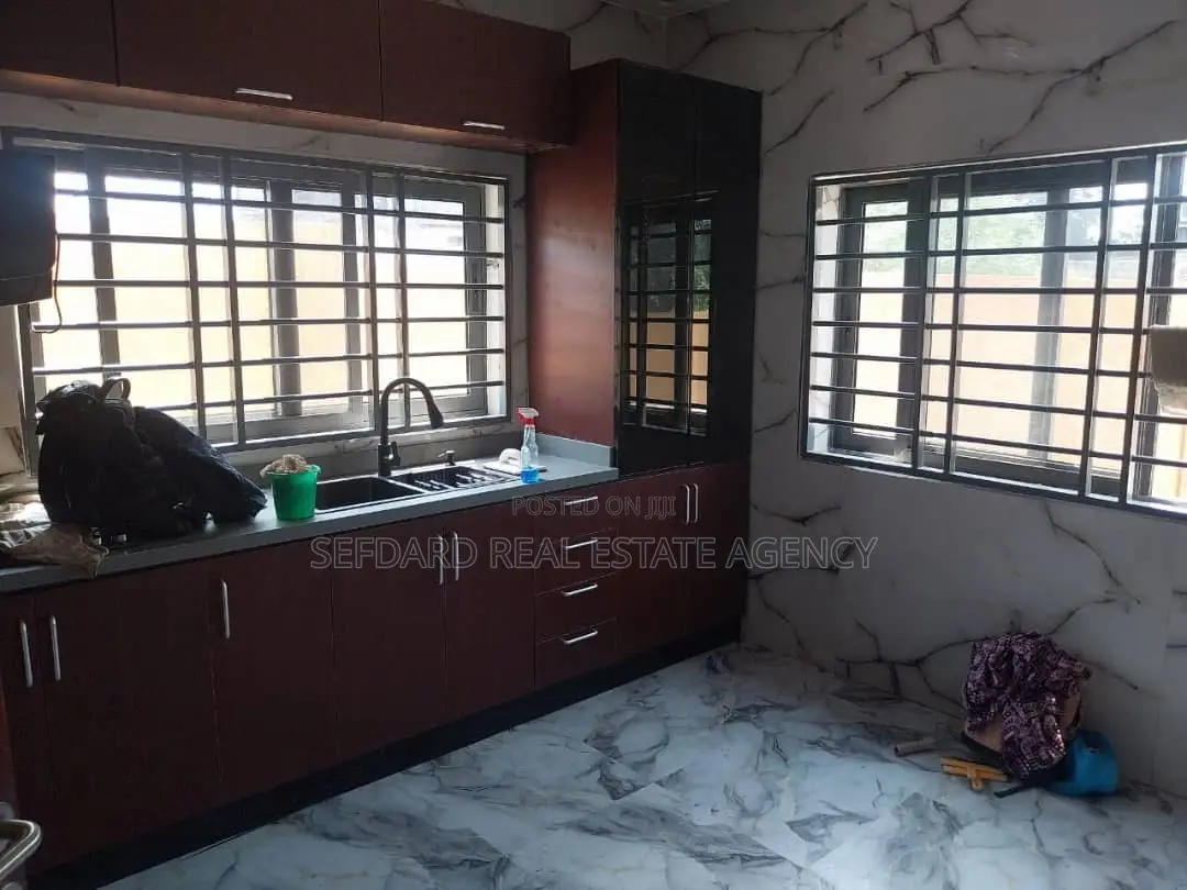 6bdrm Duplex in Sefdard Properties, Asylum Down for rent