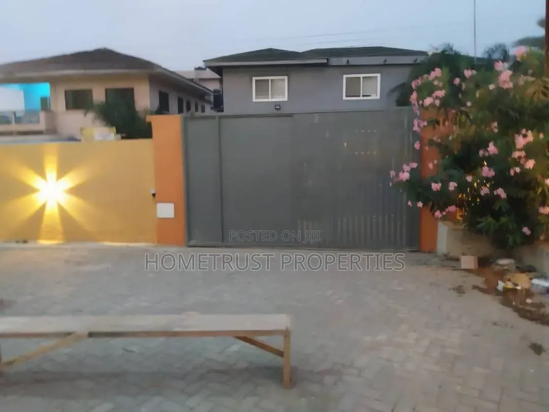 6bdrm Duplex in Asylum Down, Happy FM Area for rent