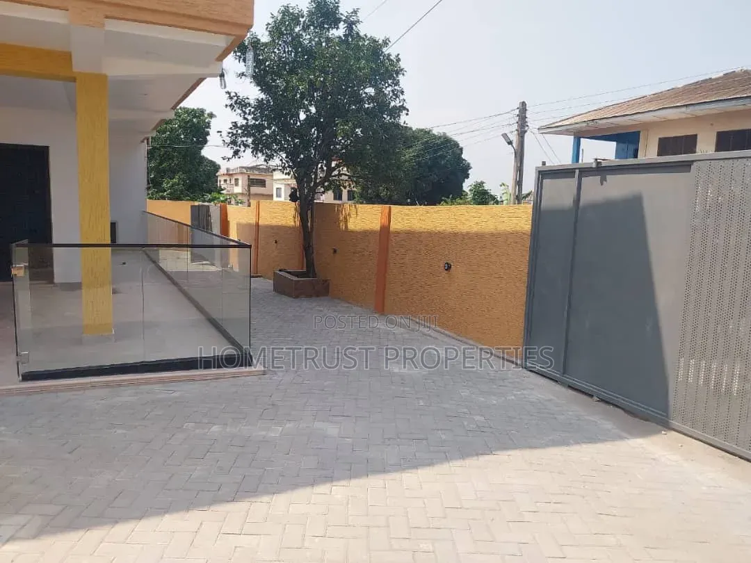 6bdrm Duplex in Asylum Down, Happy FM Area for rent