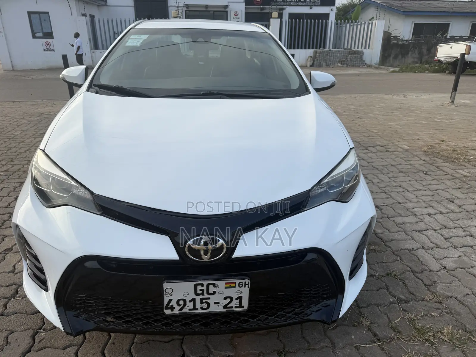 Toyota Corolla SE 4dr Sedan (1.8L 4cyl CVT) 2017 White