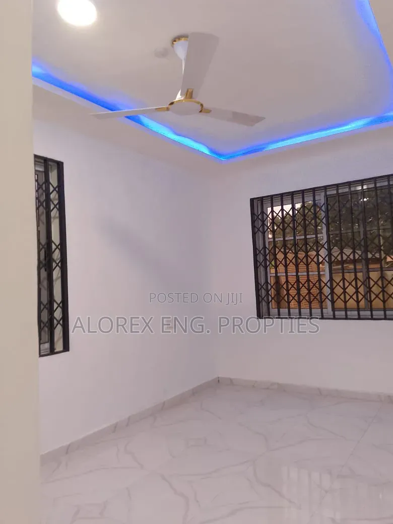 1bdrm Apartment in Adenta Rowi, Frafraha for rent