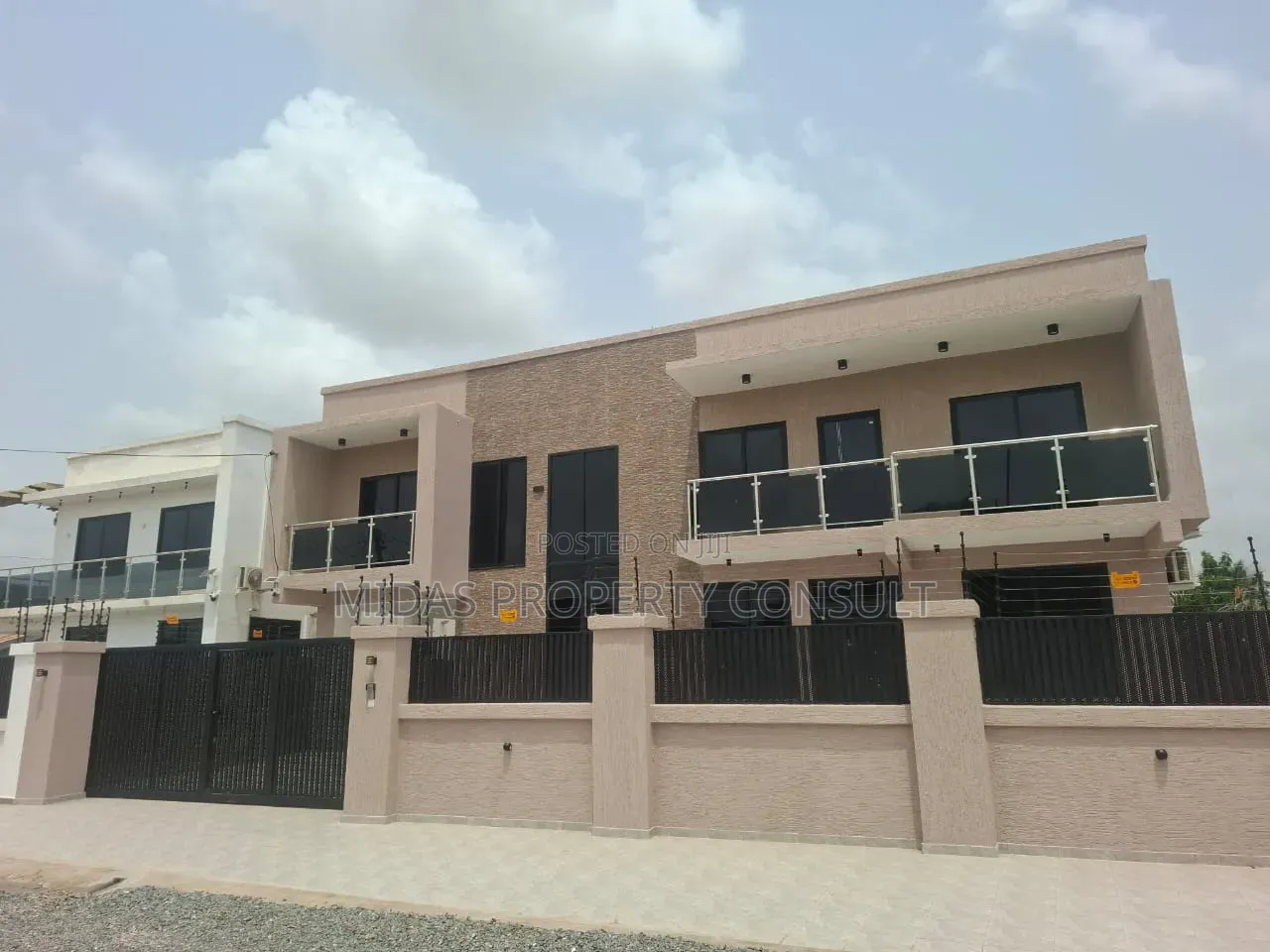 4bdrm House in Lakeside Estate for sale