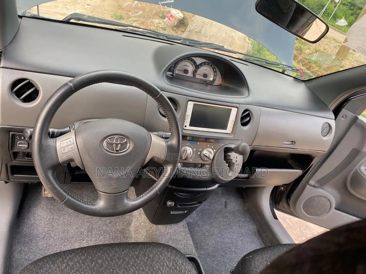 Toyota Sienta 1.5 FWD 2015 Burgundy