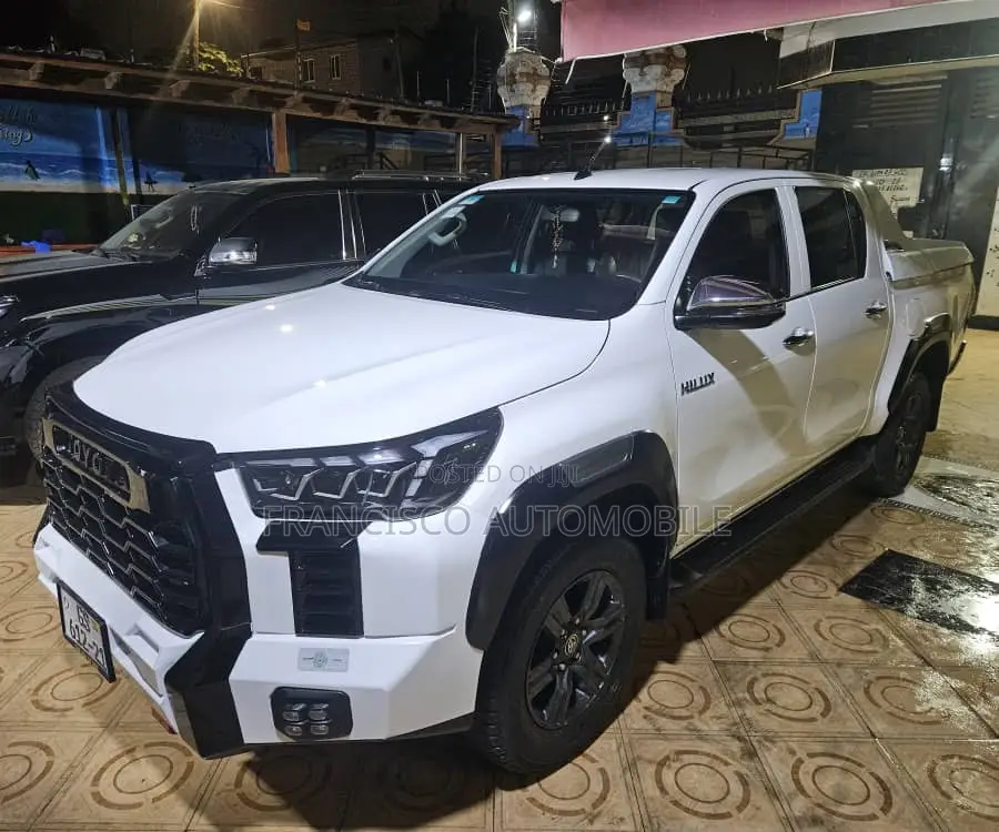 Toyota Hilux Revo Double Cab Petrol 2.7 AWD 2021 White