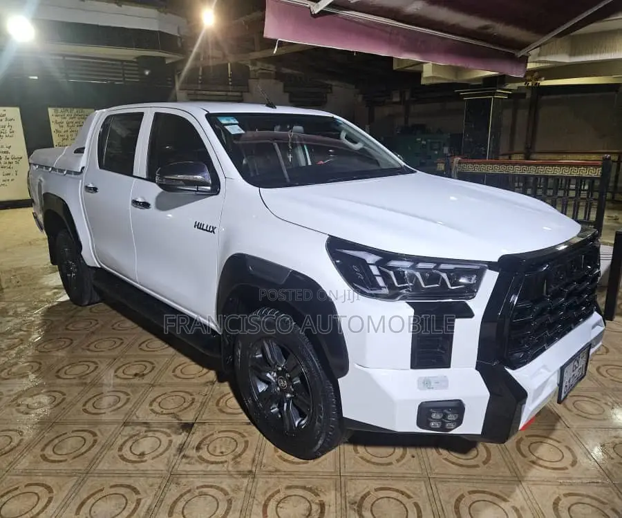 Toyota Hilux Revo Double Cab Petrol 2.7 AWD 2021 White