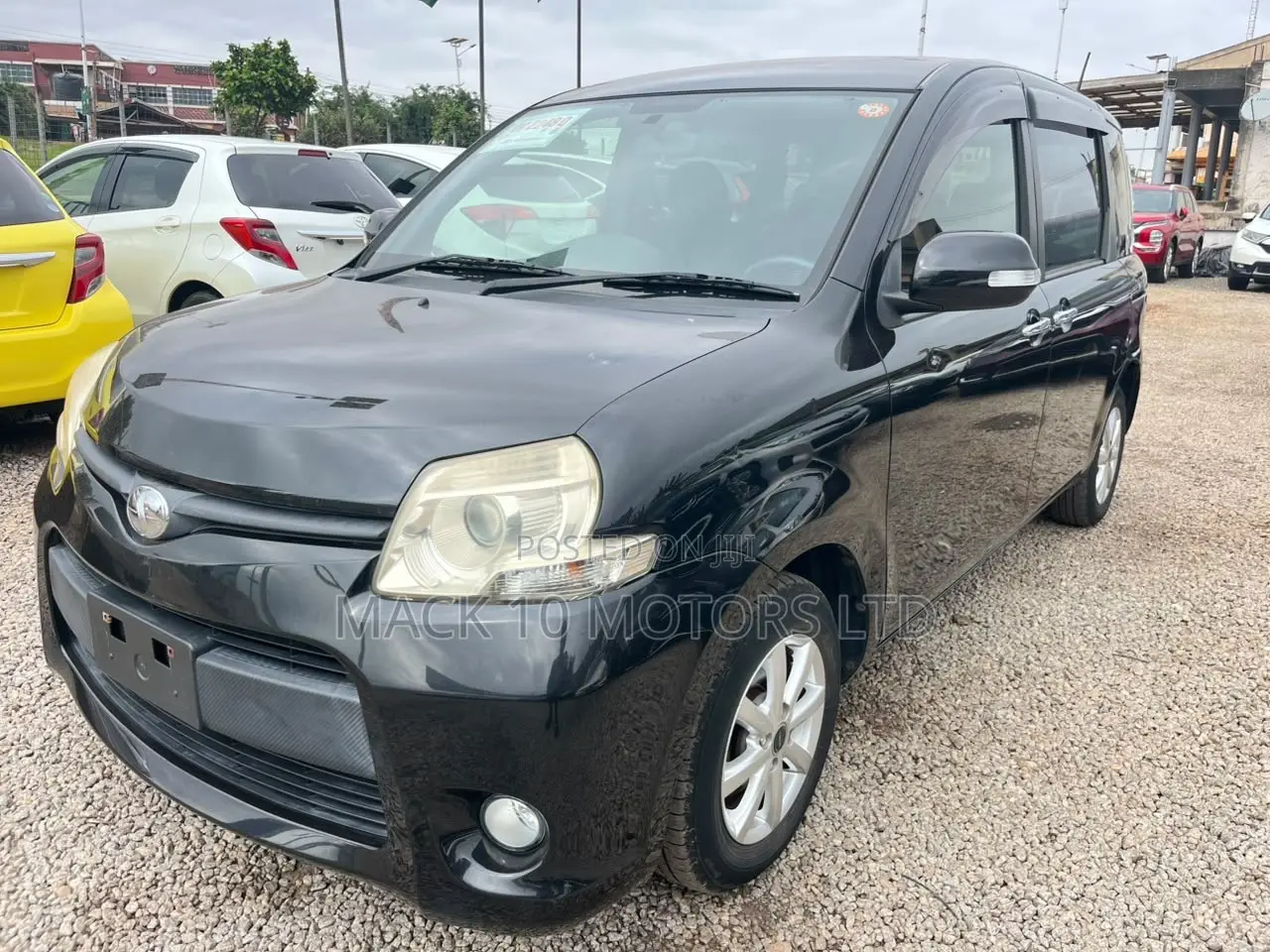 Toyota Sienta 1.5 FWD 2013 Black