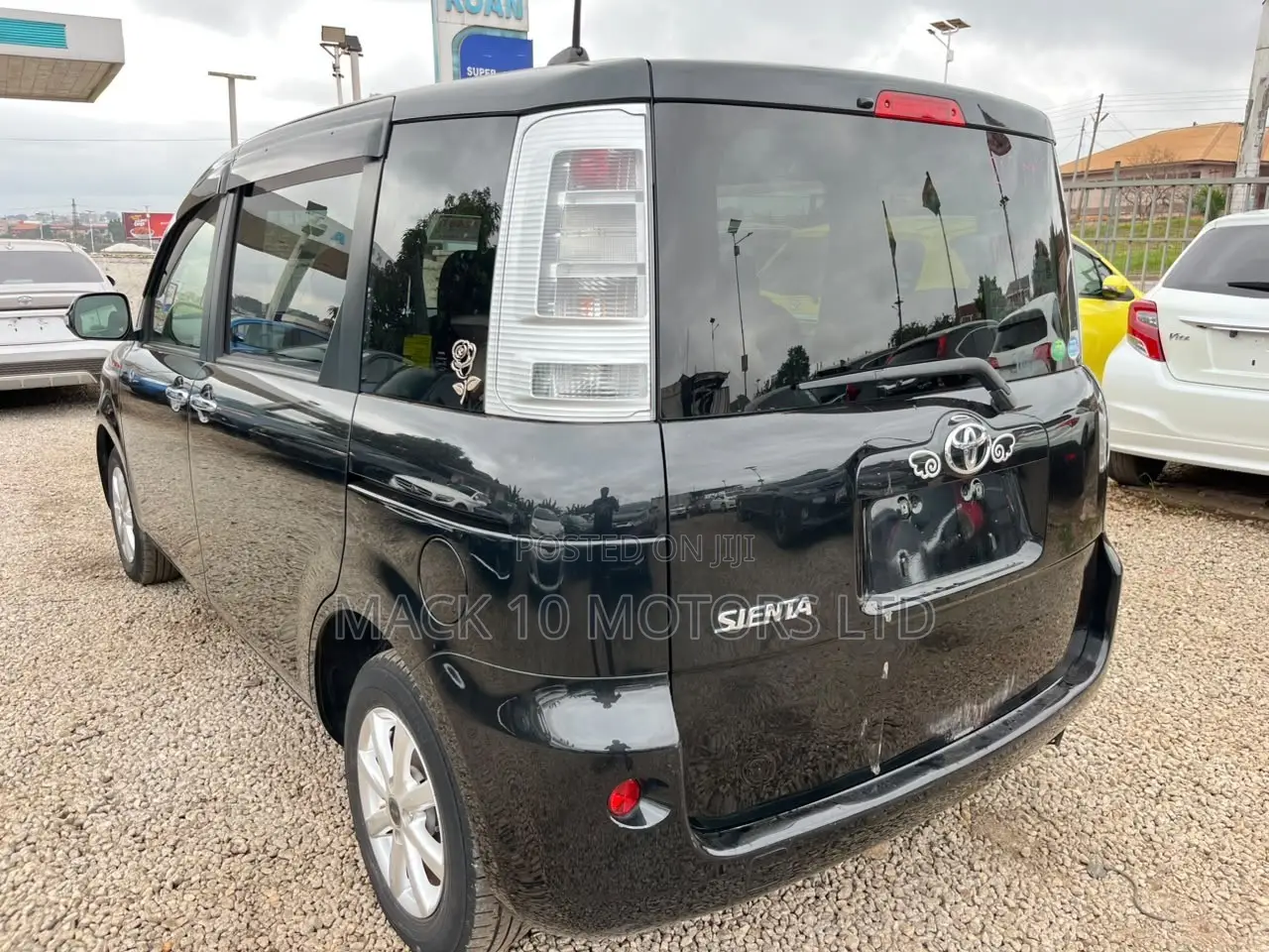 Toyota Sienta 1.5 FWD 2013 Black