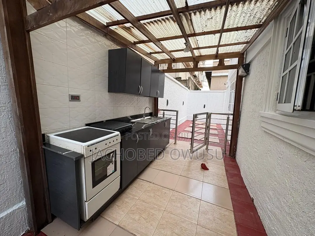 Furnished 6bdrm Mansion in Atwima Nwabiagya for sale