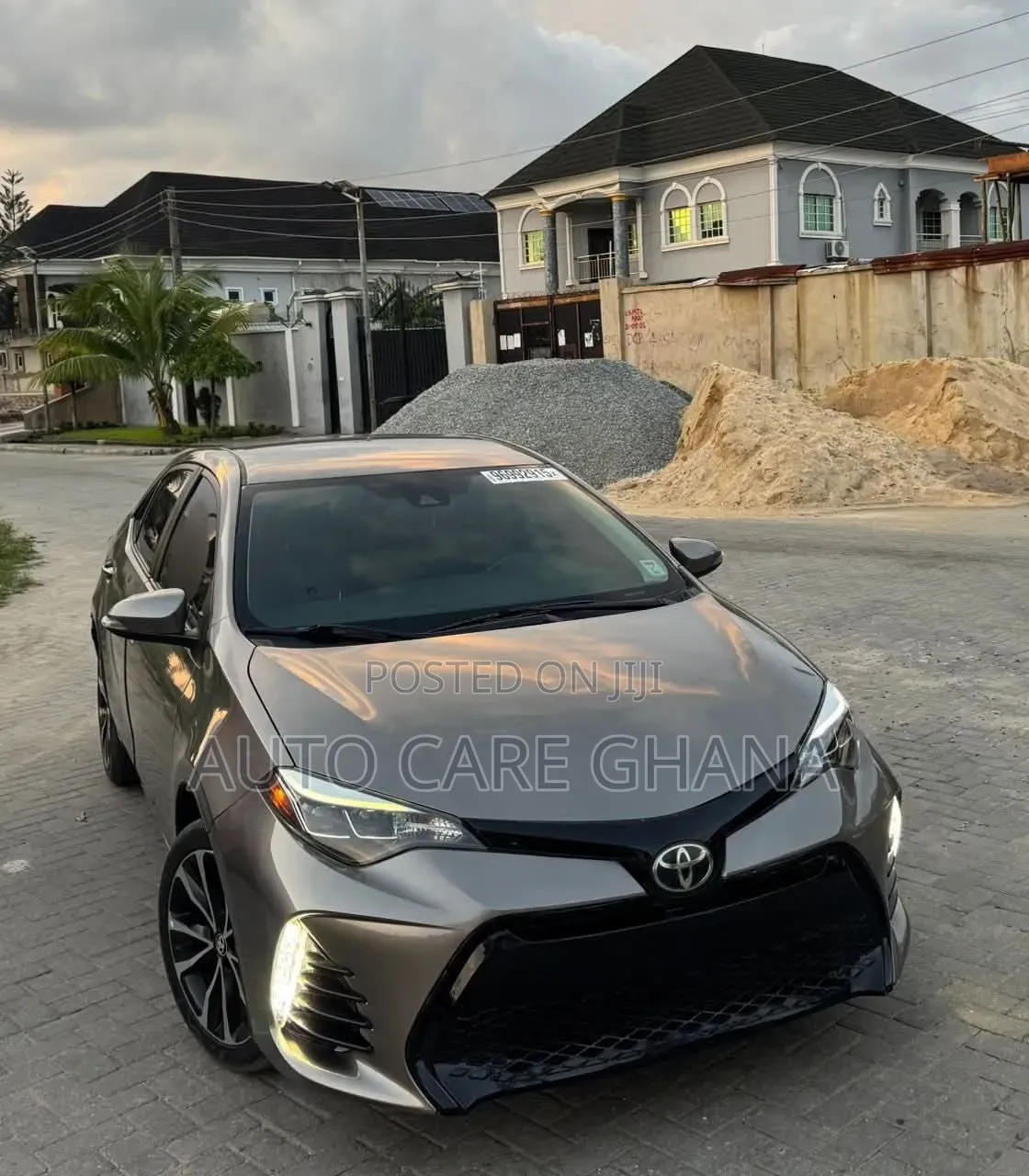 Toyota Corolla SE (1.8L 4cyl 2A) 2018 Gray