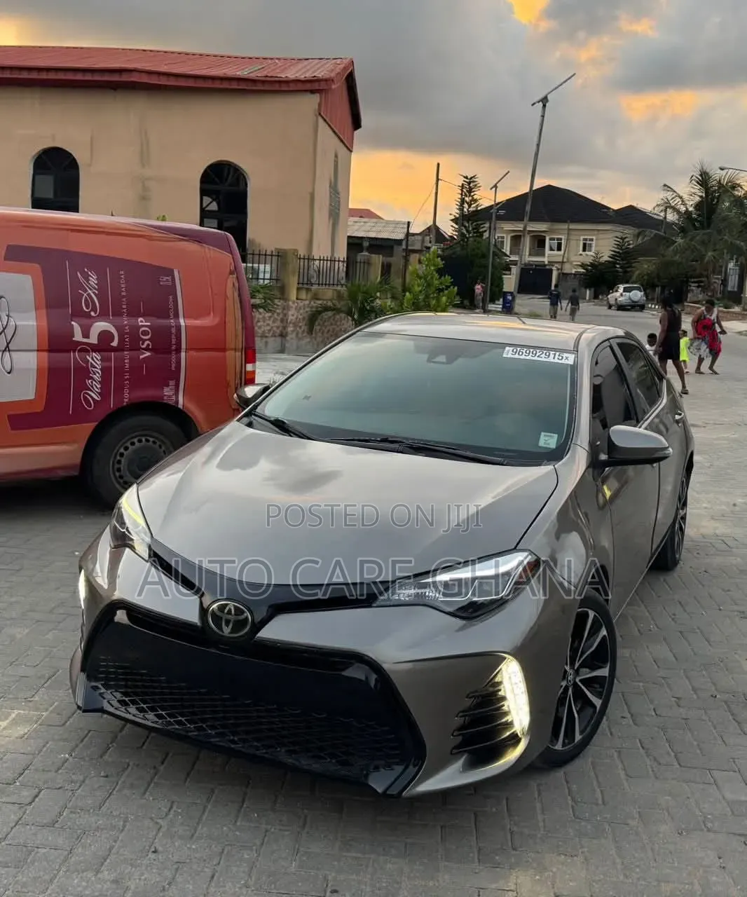Toyota Corolla SE (1.8L 4cyl 2A) 2018 Gray