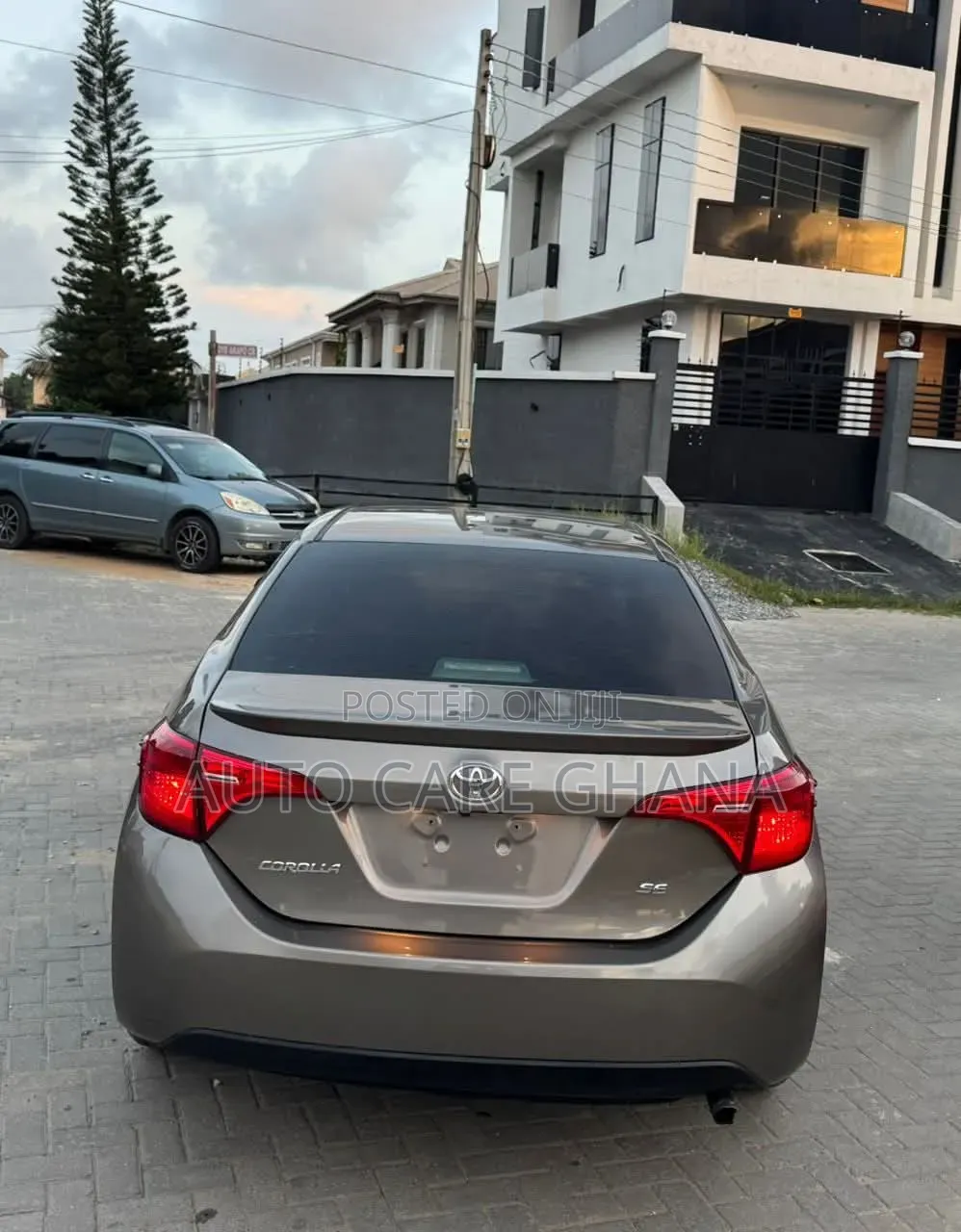 Toyota Corolla SE (1.8L 4cyl 2A) 2018 Gray