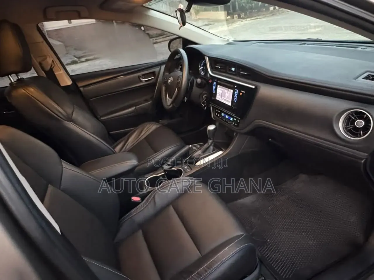 Toyota Corolla SE (1.8L 4cyl 2A) 2018 Gray