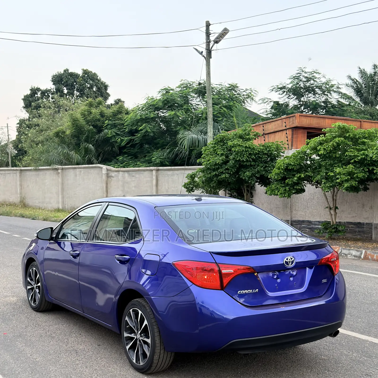 Toyota Corolla SE (1.8L 4cyl 2A) 2018 Blue