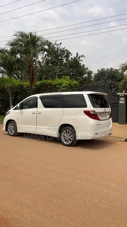 Toyota Alphard 2012 Off white
